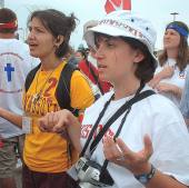 photo of Stephanie Heyroth, left, and Jennifer Delvaux praying during the papal welcoming ceremony