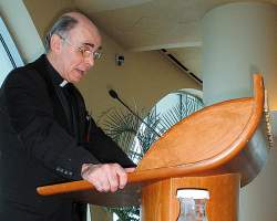 photo of Fr. J. Bryan Hehir giving keynote address