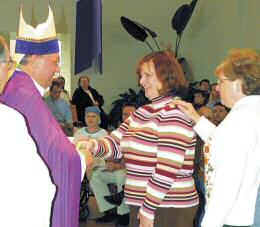 photo of Bishop Morlino greeting catechumen Tammie Jude-Reiche and her sponsor