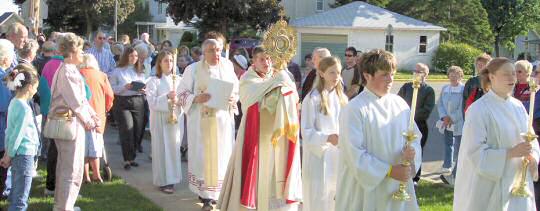 photo of Fr. Bart Timmerman (with monstrance) and Msgr. Duane Moellenberndt leading Eucharistic procession in Sun Prairie